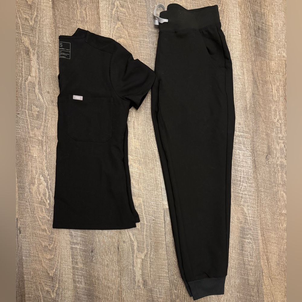 Figs XS Petite top and bottom